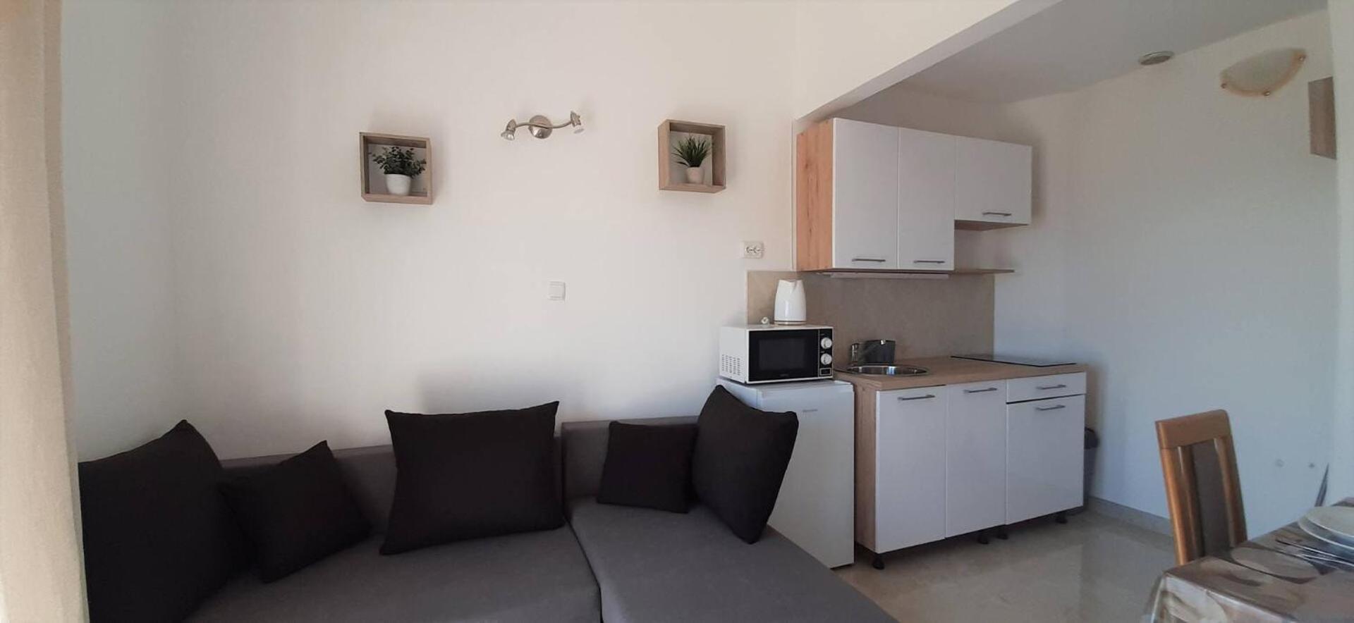 Guest House Helena Close To Beach 크르크 외부 사진