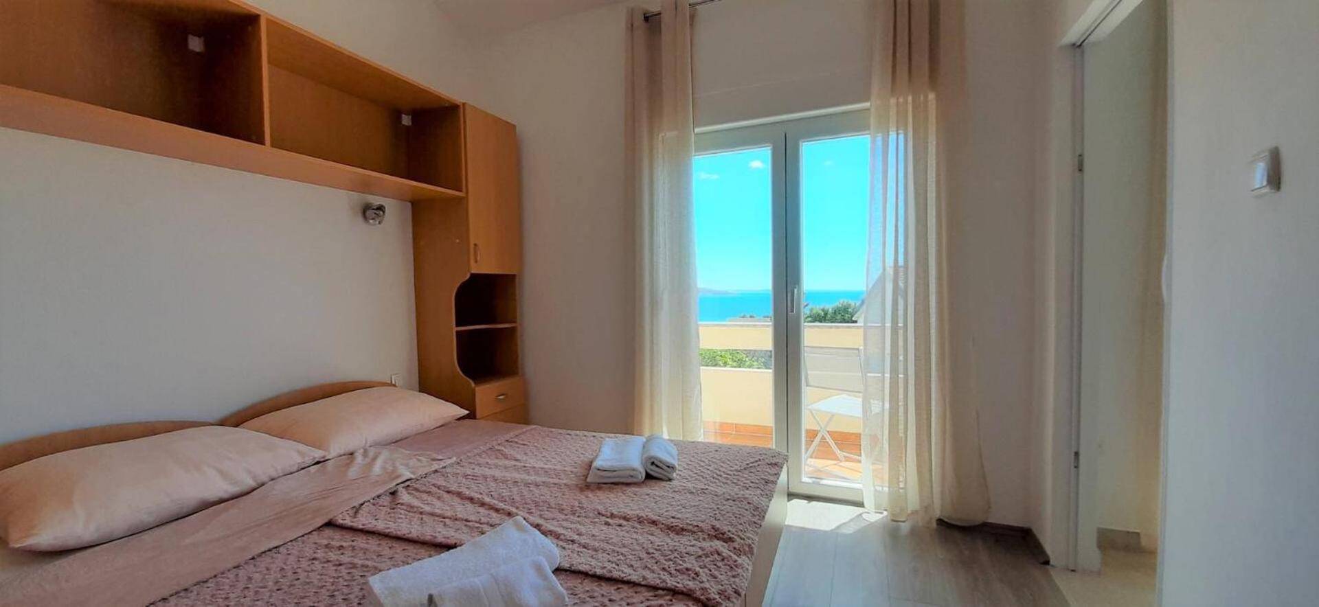 Guest House Helena Close To Beach 크르크 외부 사진