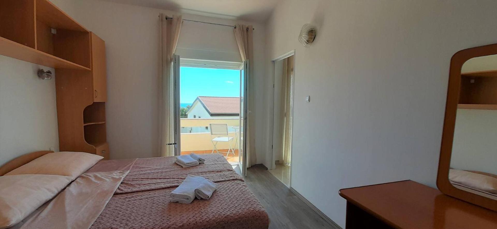 Guest House Helena Close To Beach 크르크 외부 사진