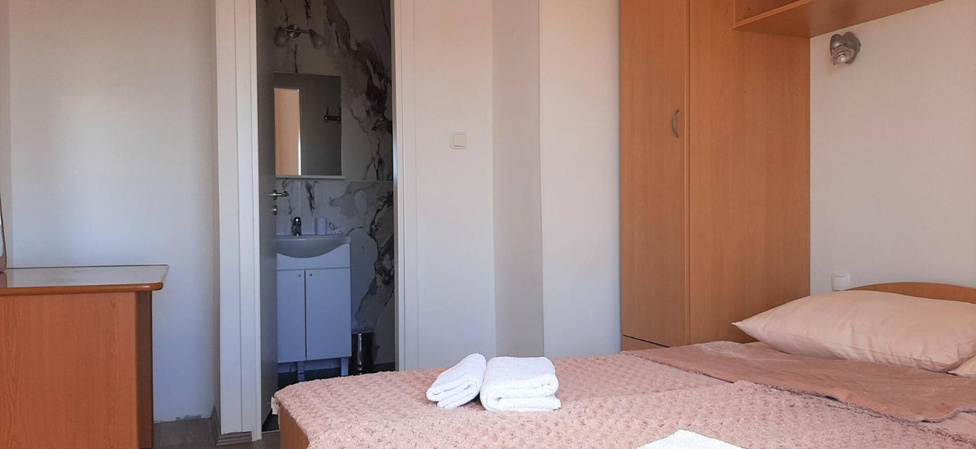 Guest House Helena Close To Beach 크르크 외부 사진
