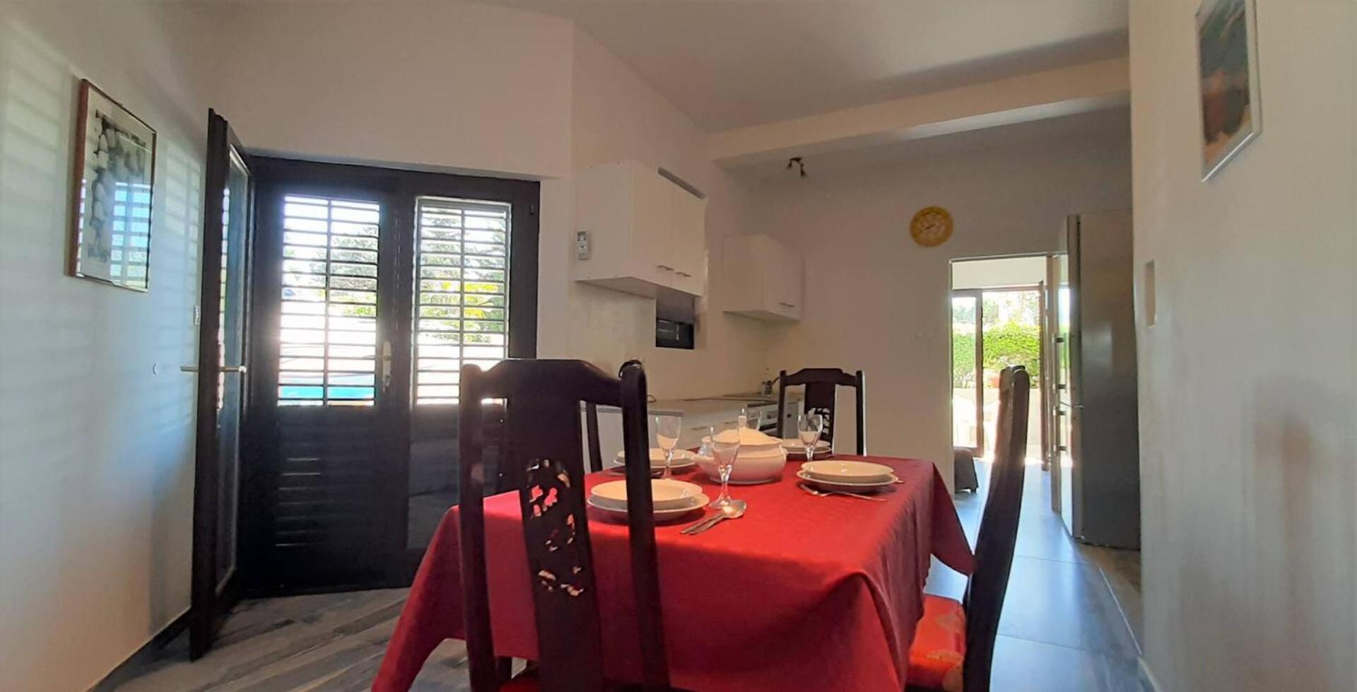 Guest House Helena Close To Beach 크르크 외부 사진