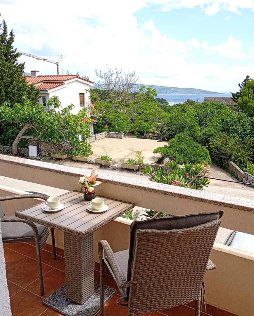 Guest House Helena Close To Beach 크르크 외부 사진