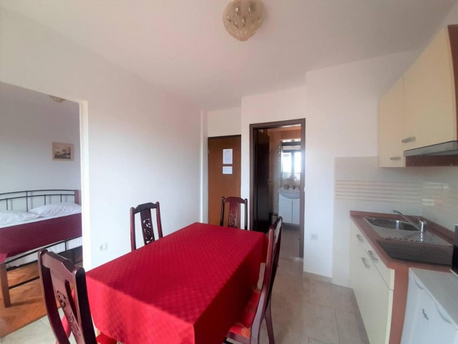 Guest House Helena Close To Beach 크르크 외부 사진