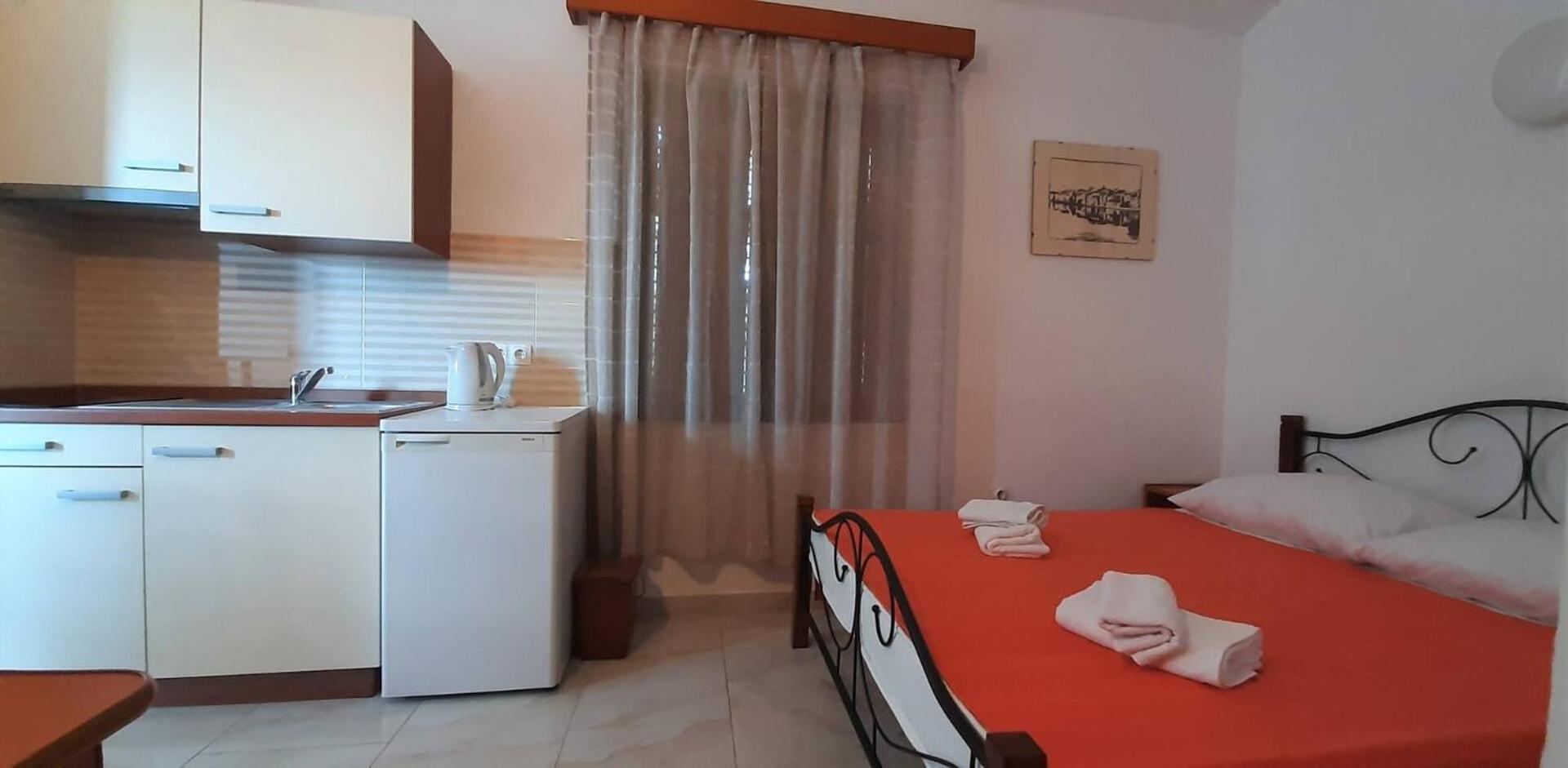 Guest House Helena Close To Beach 크르크 외부 사진
