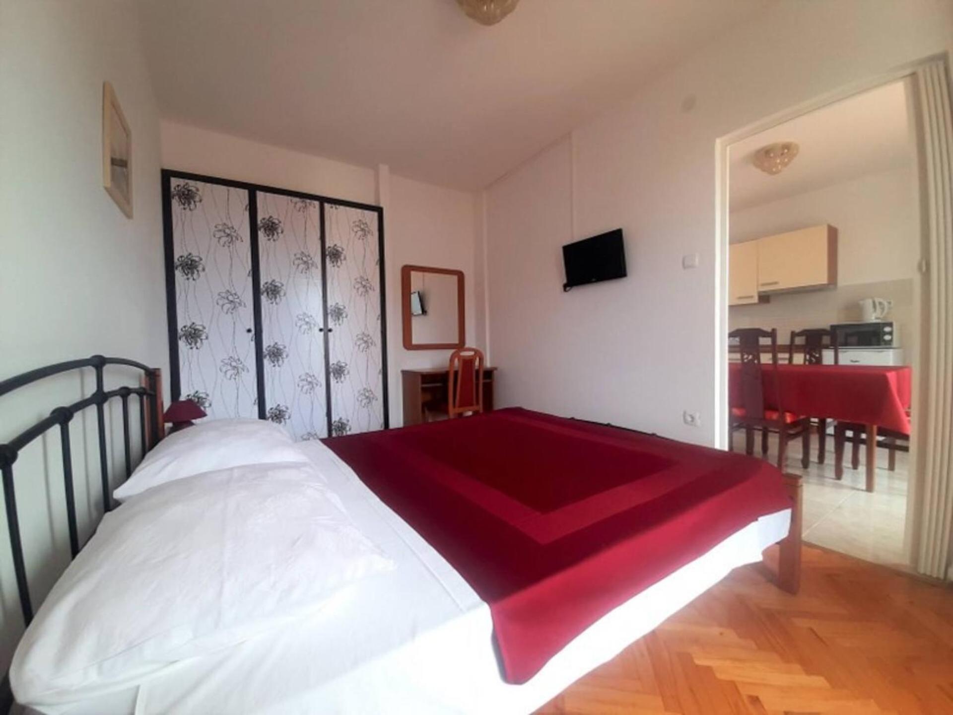 Guest House Helena Close To Beach 크르크 외부 사진