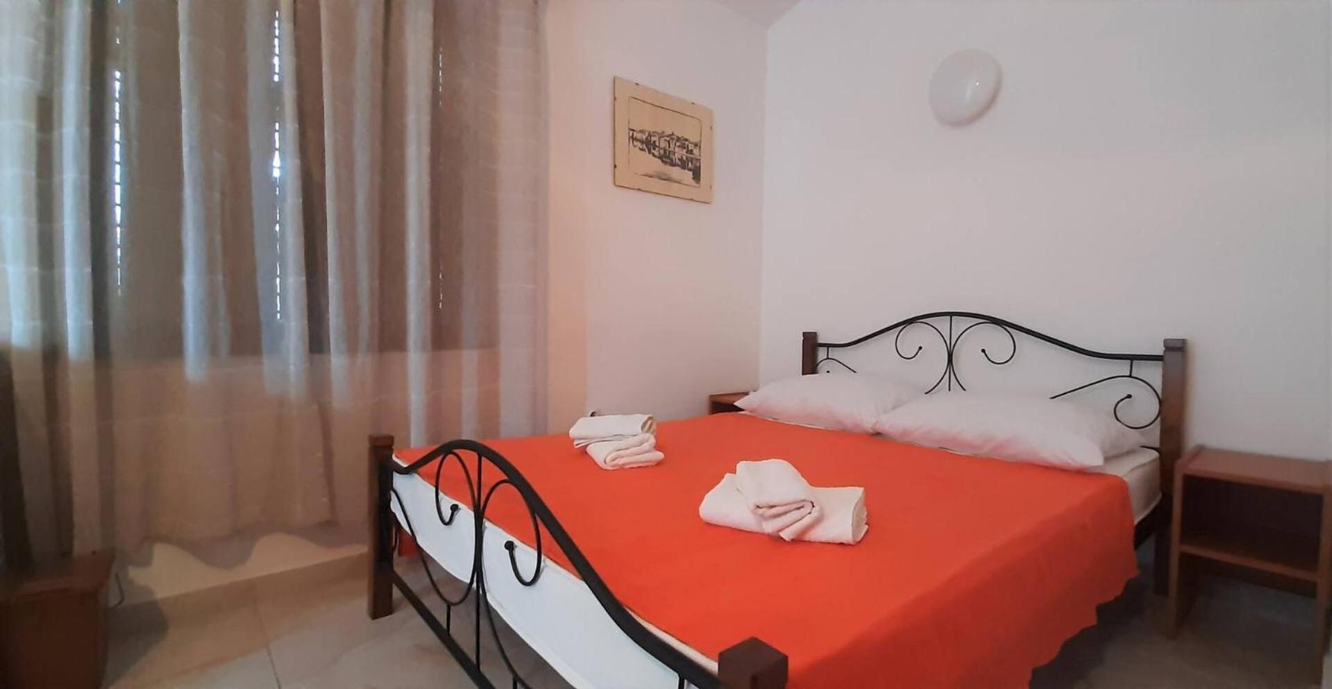 Guest House Helena Close To Beach 크르크 외부 사진