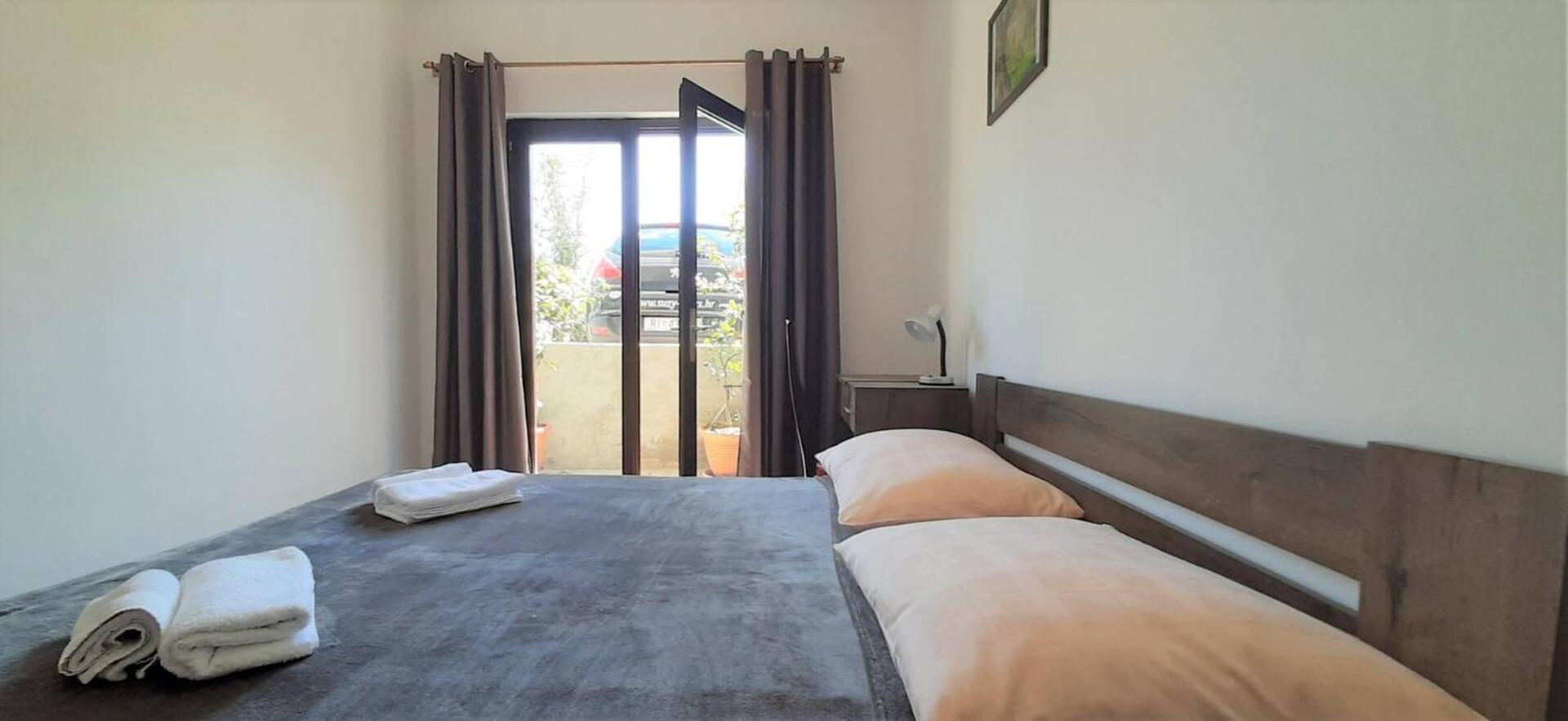 Guest House Helena Close To Beach 크르크 외부 사진